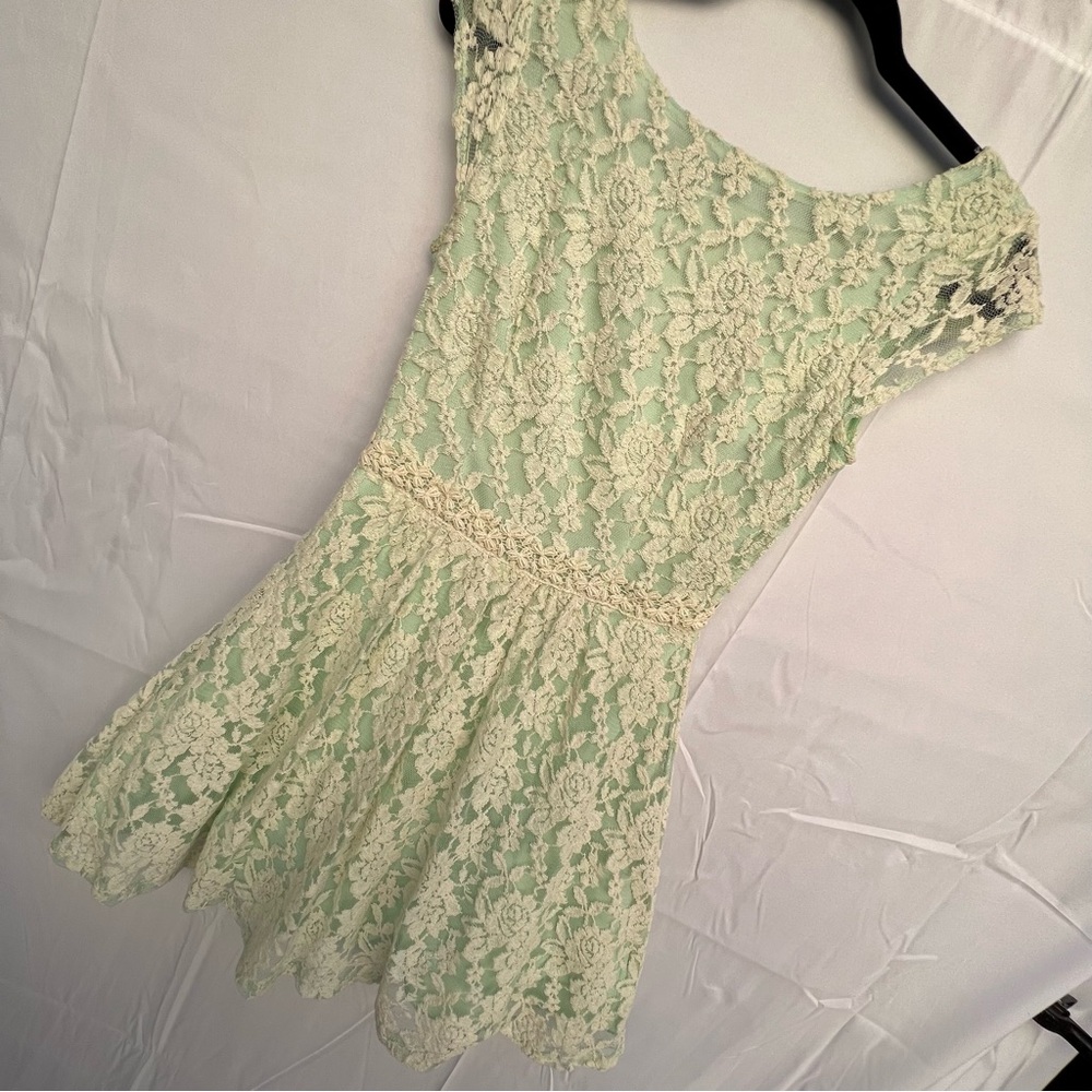 Elegant Cream Lace Dress - Picture 16 of 16
